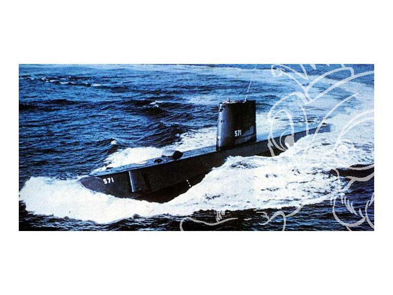 Lindberg maquette sous-marin 70884 USS Nautilus (SSN-571) 1/300