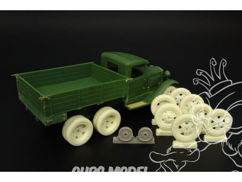 Hauler kit d'amelioration HLX48268 Roues en resine de Gaz-AAA pour maquette UM 1/48