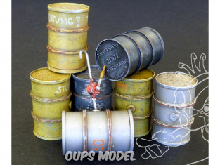 Plus Model Diorama 515 Barils de carburant allemands avec Pompe a essence 1/35