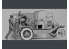 Icm maquette voiture 24019 Livraison d&#039;essence, voiture de livraison modèle T 1912 avec chargeurs d&#039;essence américains 1/24