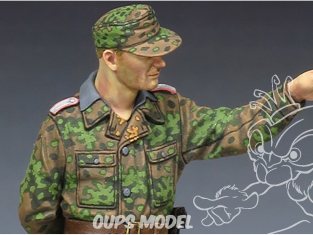 Alpine figurine 35233 Officier de Panzer WSS à Koursk n°2 1/35