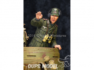 Alpine figurine 35208 Commandant de Tigre en Tunisie 1/35