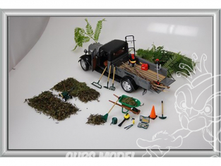 Hobby Gear accessoire diorama monté peint 18432 Set Jardinage 1/24