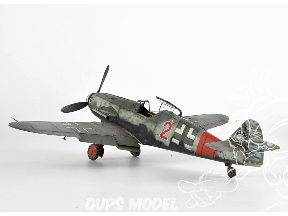 Maquette Revell Messerschmitt BF 109G-10 Échelle 1/48 - 40 Pièces, Hélice Mobile, Décals Authentiques