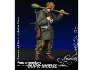 Rado miniatures figurines RDM35049 Panzerknackers Waffen SS Pz.Grenadier w/ Panzerfaust & StG44 1944-45 1/35
