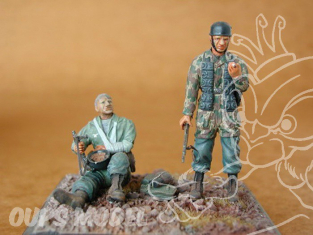 CMK figurine f35003 PARACHUTISTES ALLEMANDS 1/35