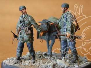 CMK figurine f35032 FALLSCHIRMJAGER AVEC MULET (PARACHUTISTES ALLEMANDS) 1/35