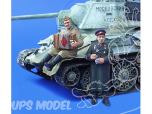 Plus Model 132 Personnages Soldats Armee Rouge Accordeoniste et officier NKVD 1/35