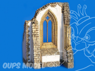 Plus Model 182 Ruine de fenetre de cathedrale Gothique 1/35