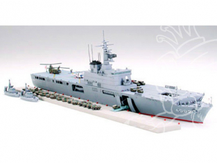TAMIYA maquette bateau 31006 LST 4002 Shimokita 1/700