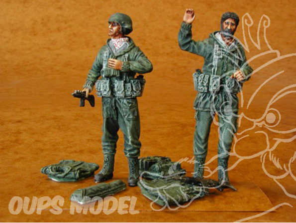 CMK figurine f35015 PARACHUTISTES ISRAELIEN 1/35