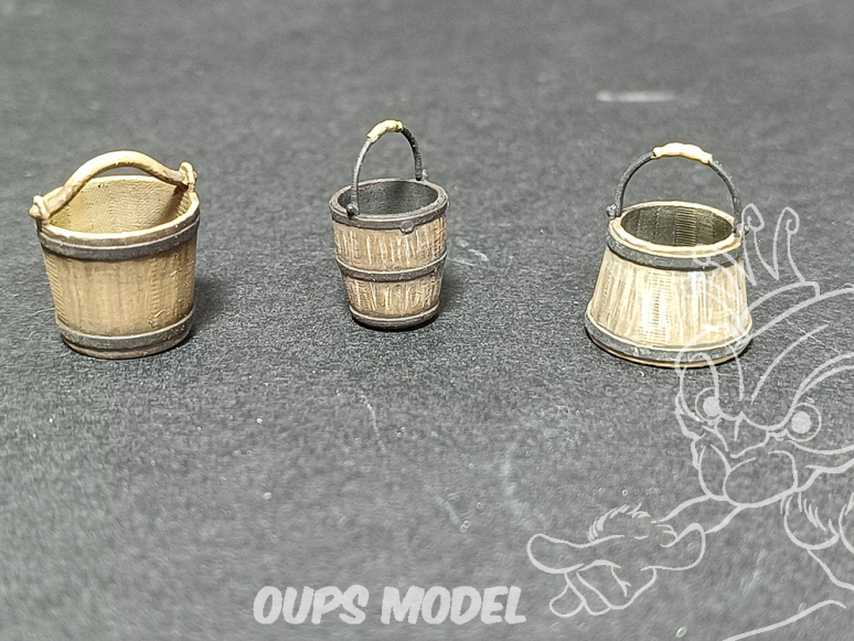 VG DioMODELS VG64085 Ensemble de carafes à eau en résine transparente bleue 1/35