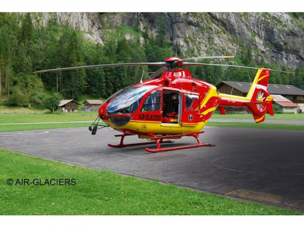 Revell maquette helicoptére 04986 Airbus Helicopters EC135 AIR-GLACIERS 1/72