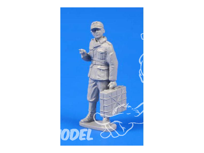 CMK Personnage resine F48302 SOLDAT ALLEMAND WWII Avec vec CASIER A GRENADES 1/48